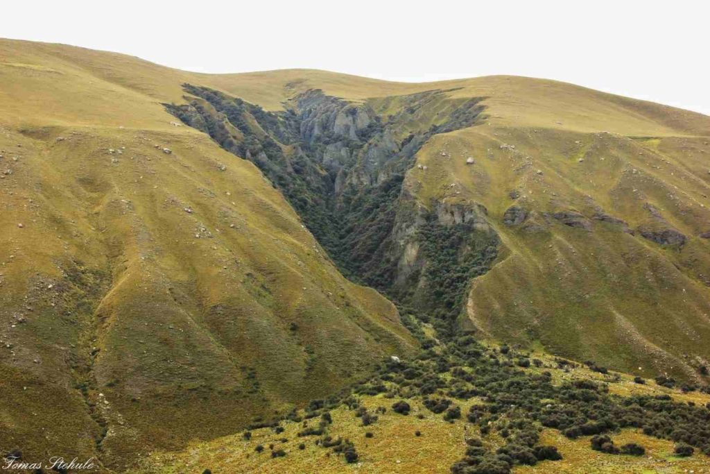 Skalní útvar, svým tvarem připomínající mapu Peru. Foto: T. Stěhule